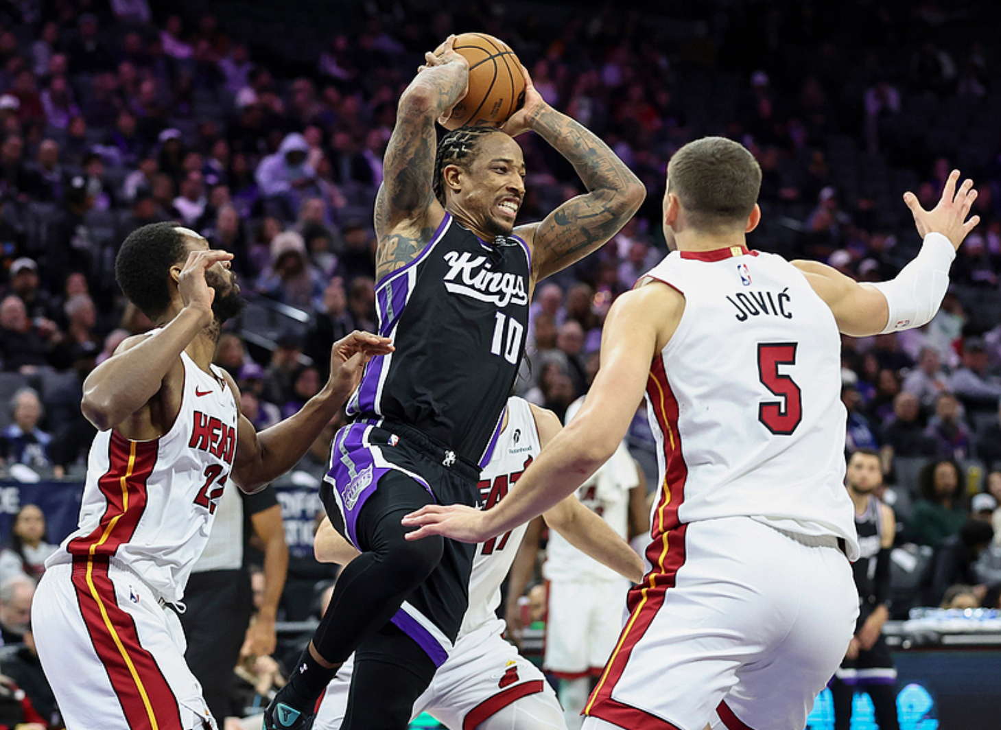 Kaiyun Sports-西部排名又乱了：快船爆冷惨败，火箭高歌猛进，4队排名互换