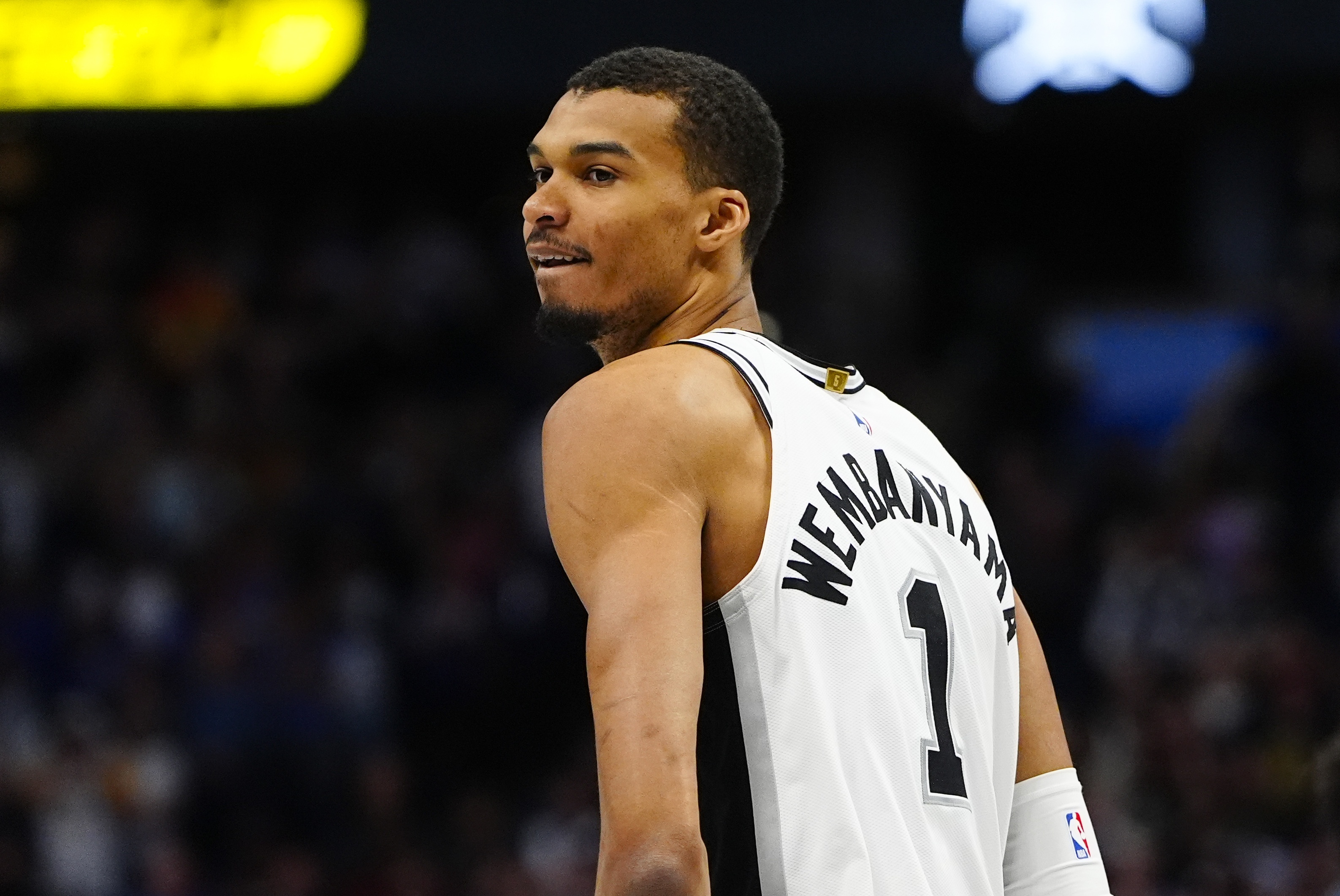 体育APP-麦克斯维尔：帕金斯说文班将成历史前4 那谁会被他挤掉呢